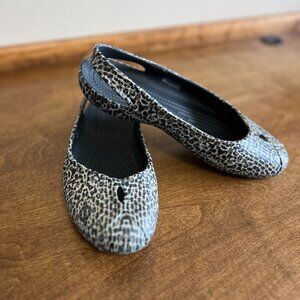 Crocs Leopard Print Olivia II Womens Slip On Slingback Flats Gray Black Sz10